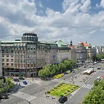 Ξενοδοχείο Ea Rokoko 4*
